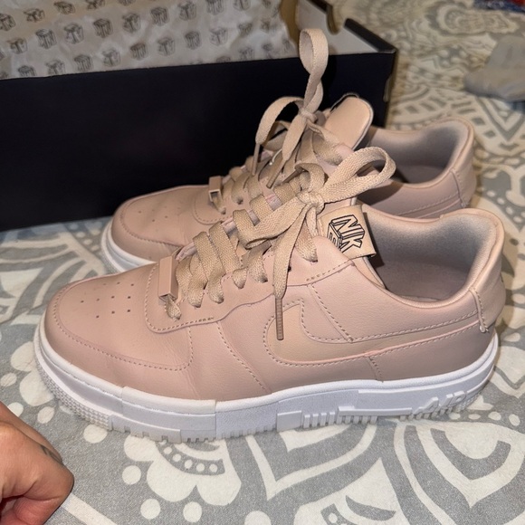 Nike AF1 pixel in beige - Picture 4 of 4